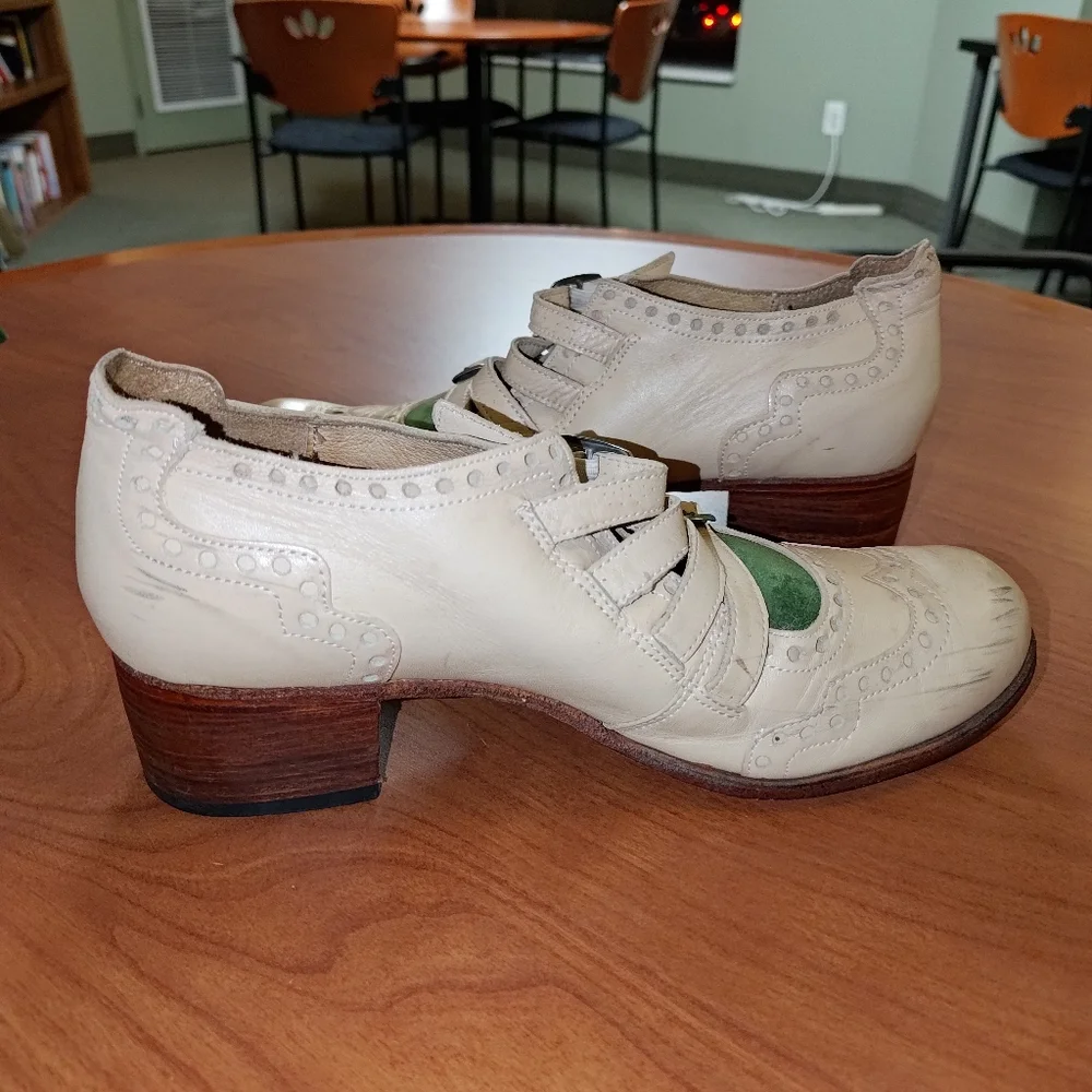 JOHN FLUEVOG Adrians : Alli 4-Buckle Mary Jane Brogue Wingtip Shoes US 7 Beige - Picture 5 of 16